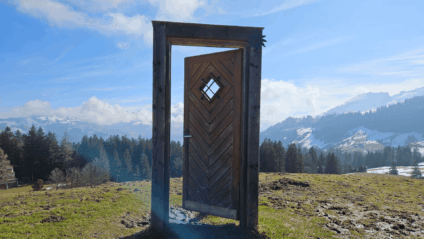 Tür unter freiem Himmel