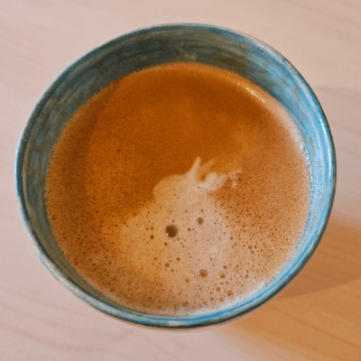 Pummelhorn im Kaffee